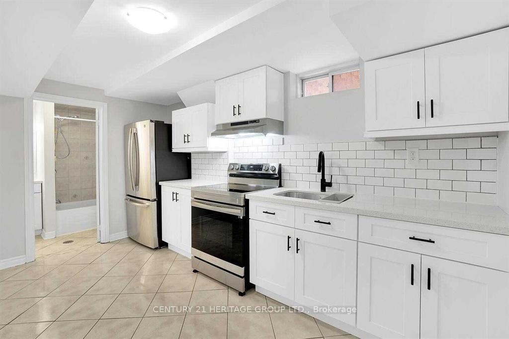 Photo 3 of 521 Heddle Crescent, Newmarket, Stonehaven-Wyndham — HOMEH