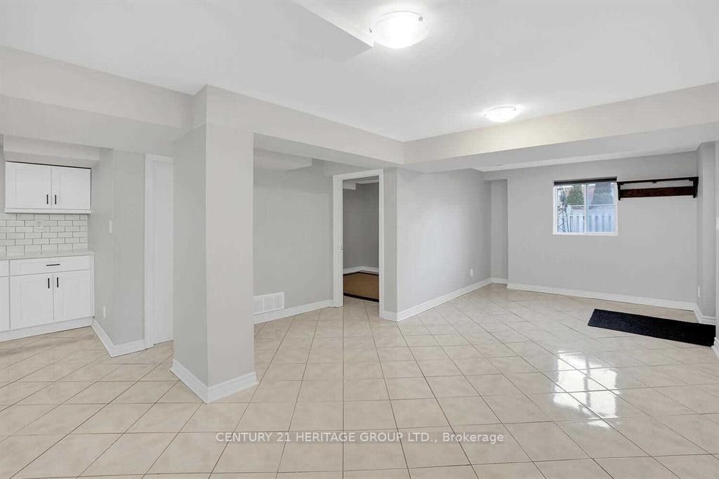 Photo 4 of 521 Heddle Crescent, Newmarket, Stonehaven-Wyndham — HOMEH