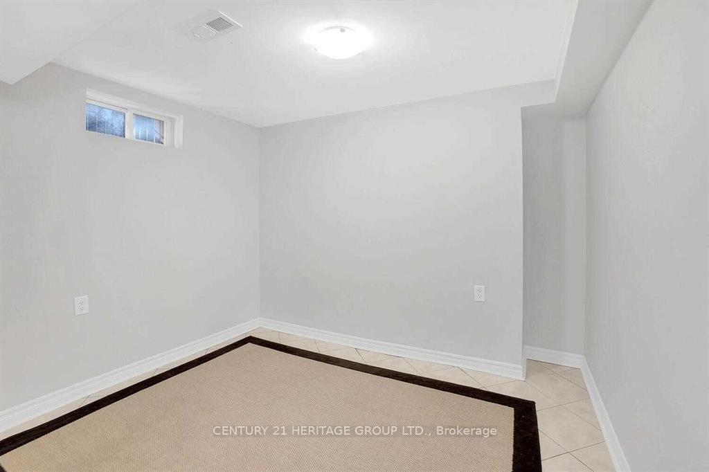Photo 5 of 521 Heddle Crescent, Newmarket, Stonehaven-Wyndham — HOMEH