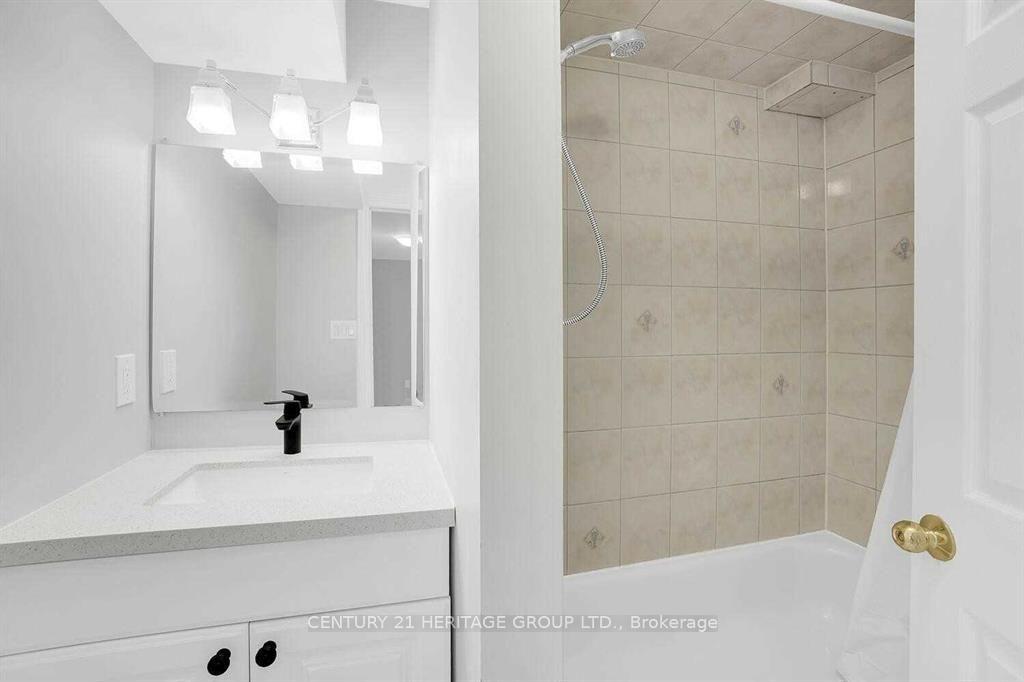 Photo 6 of 521 Heddle Crescent, Newmarket, Stonehaven-Wyndham — HOMEH