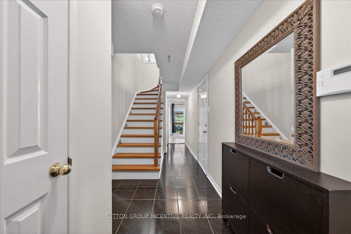 Photo 2 of 97 Yellowood Circle, Vaughan, Patterson — HOMEH