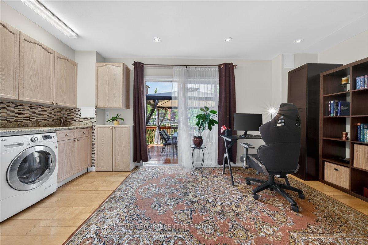 Photo 3 of 97 Yellowood Circle, Vaughan, Patterson — HOMEH
