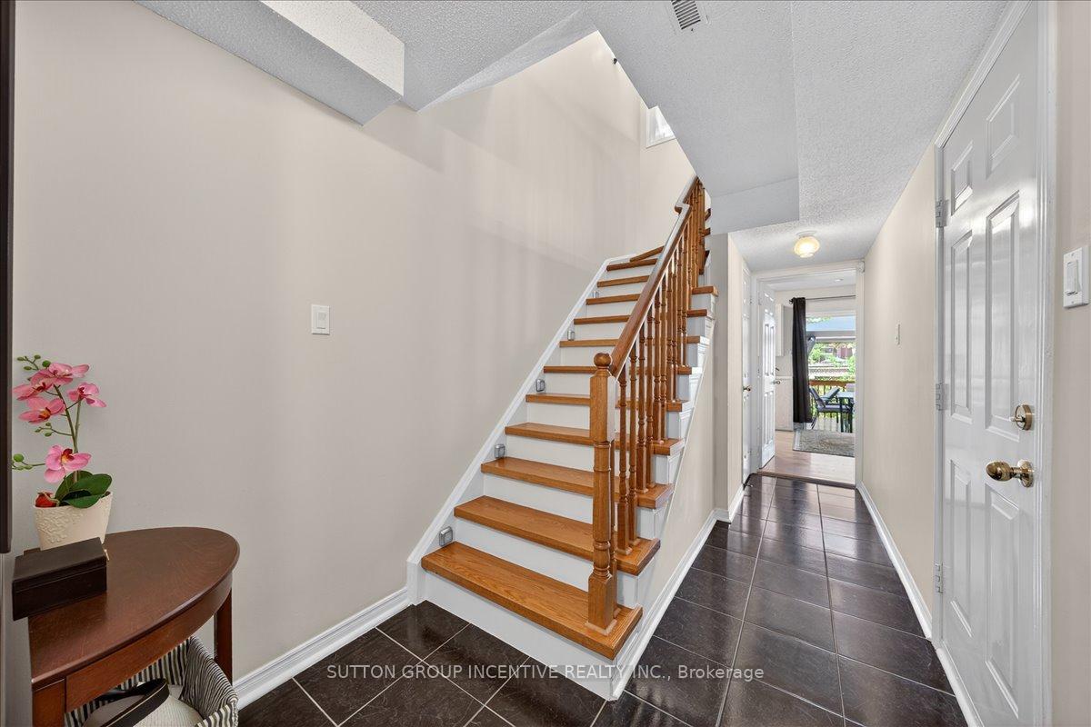 Photo 6 of 97 Yellowood Circle, Vaughan, Patterson — HOMEH