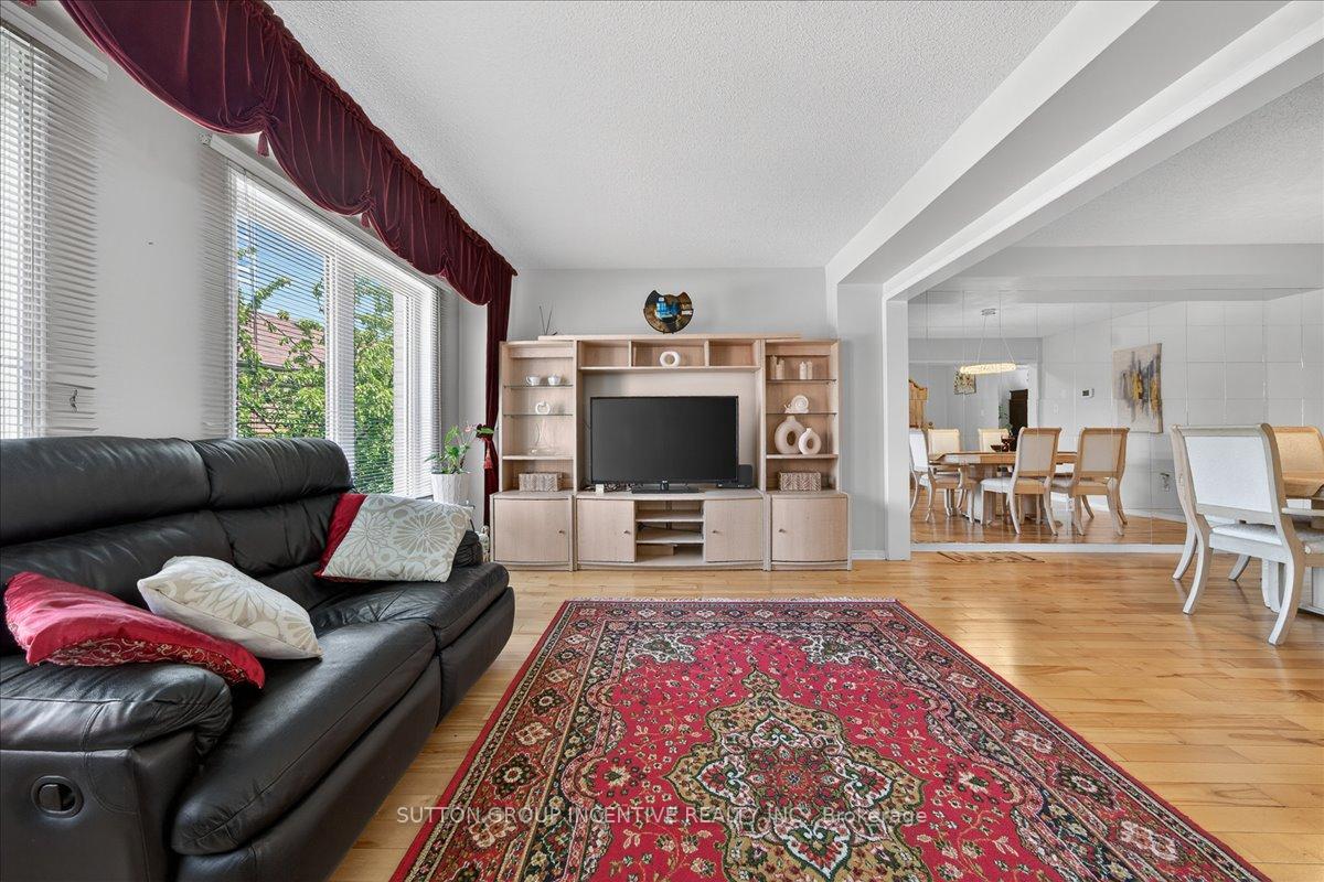 Photo 7 of 97 Yellowood Circle, Vaughan, Patterson — HOMEH