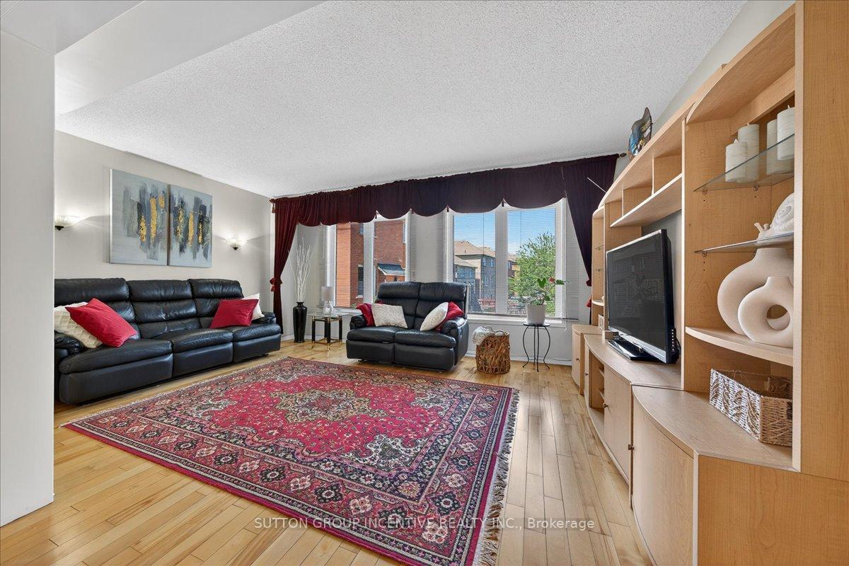 Photo 8 of 97 Yellowood Circle, Vaughan, Patterson — HOMEH