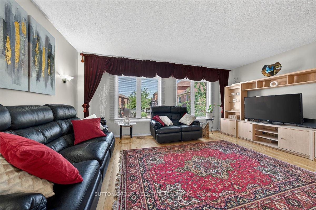 Photo 9 of 97 Yellowood Circle, Vaughan, Patterson — HOMEH