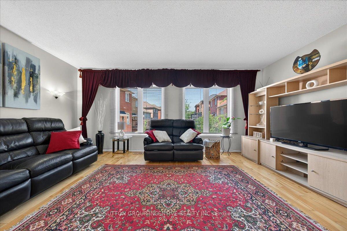Photo 10 of 97 Yellowood Circle, Vaughan, Patterson — HOMEH