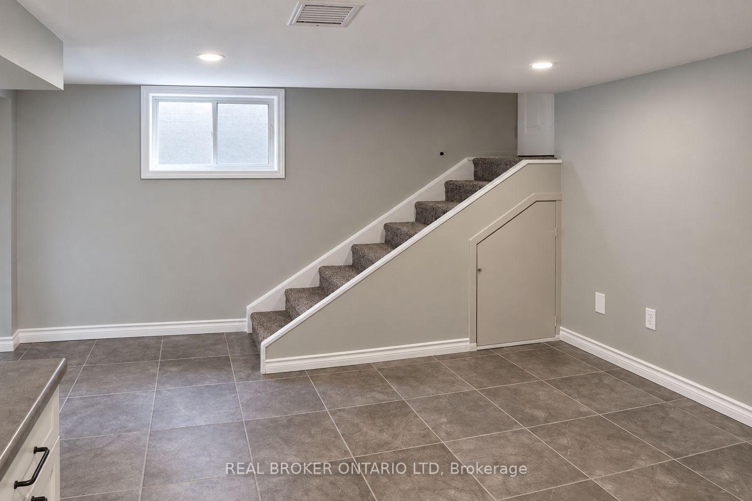 Photo 13 of 31 Myrtle Street, St. Thomas — HOMEH