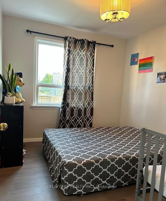 Photo 2 of 32 Norton Crescent, Halton Hills, Georgetown — HOMEH