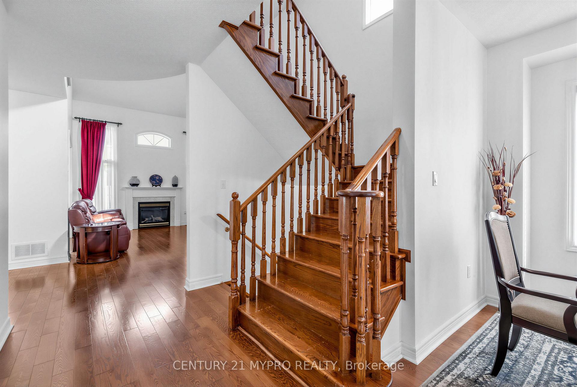 Photo 10 of 250 Summeridge Drive, Vaughan, Patterson — HOMEH