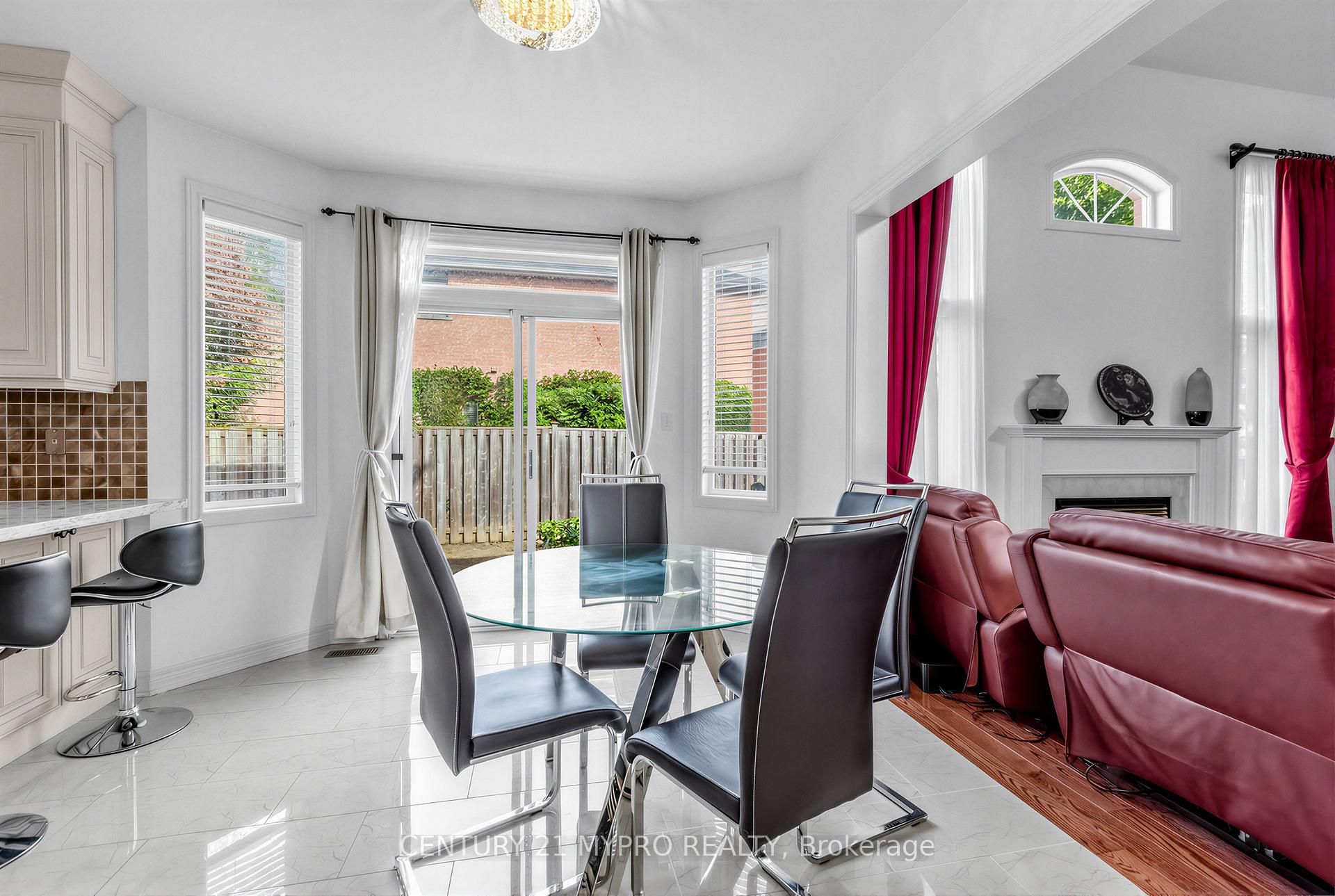 Photo 17 of 250 Summeridge Drive, Vaughan, Patterson — HOMEH