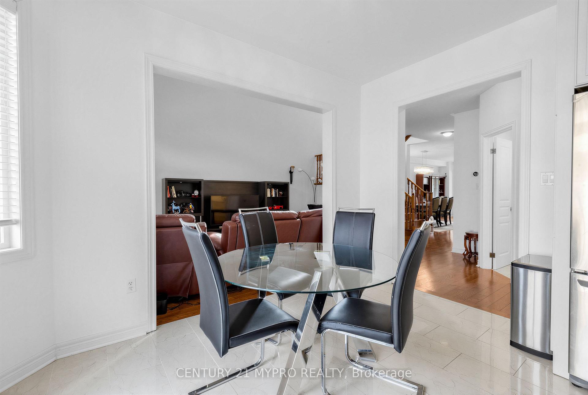 Photo 18 of 250 Summeridge Drive, Vaughan, Patterson — HOMEH