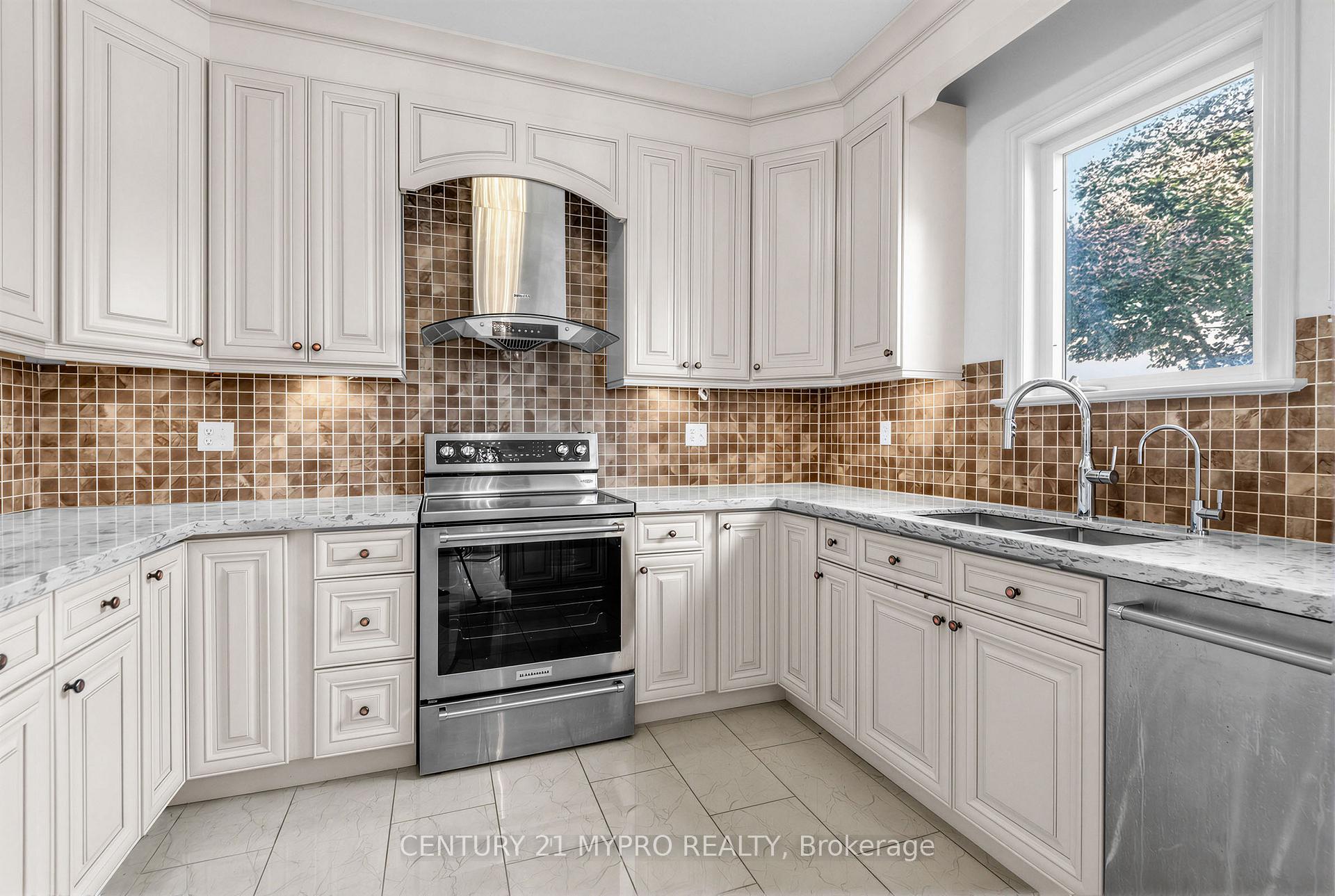 Photo 21 of 250 Summeridge Drive, Vaughan, Patterson — HOMEH