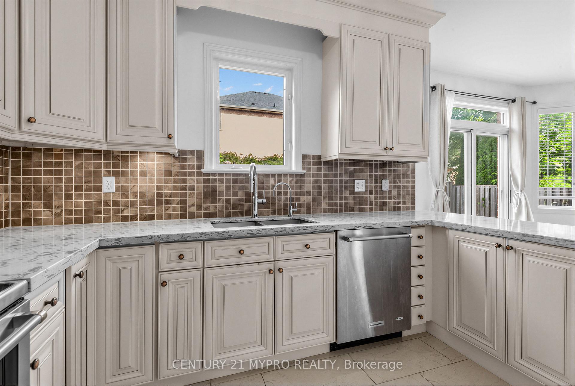 Photo 22 of 250 Summeridge Drive, Vaughan, Patterson — HOMEH