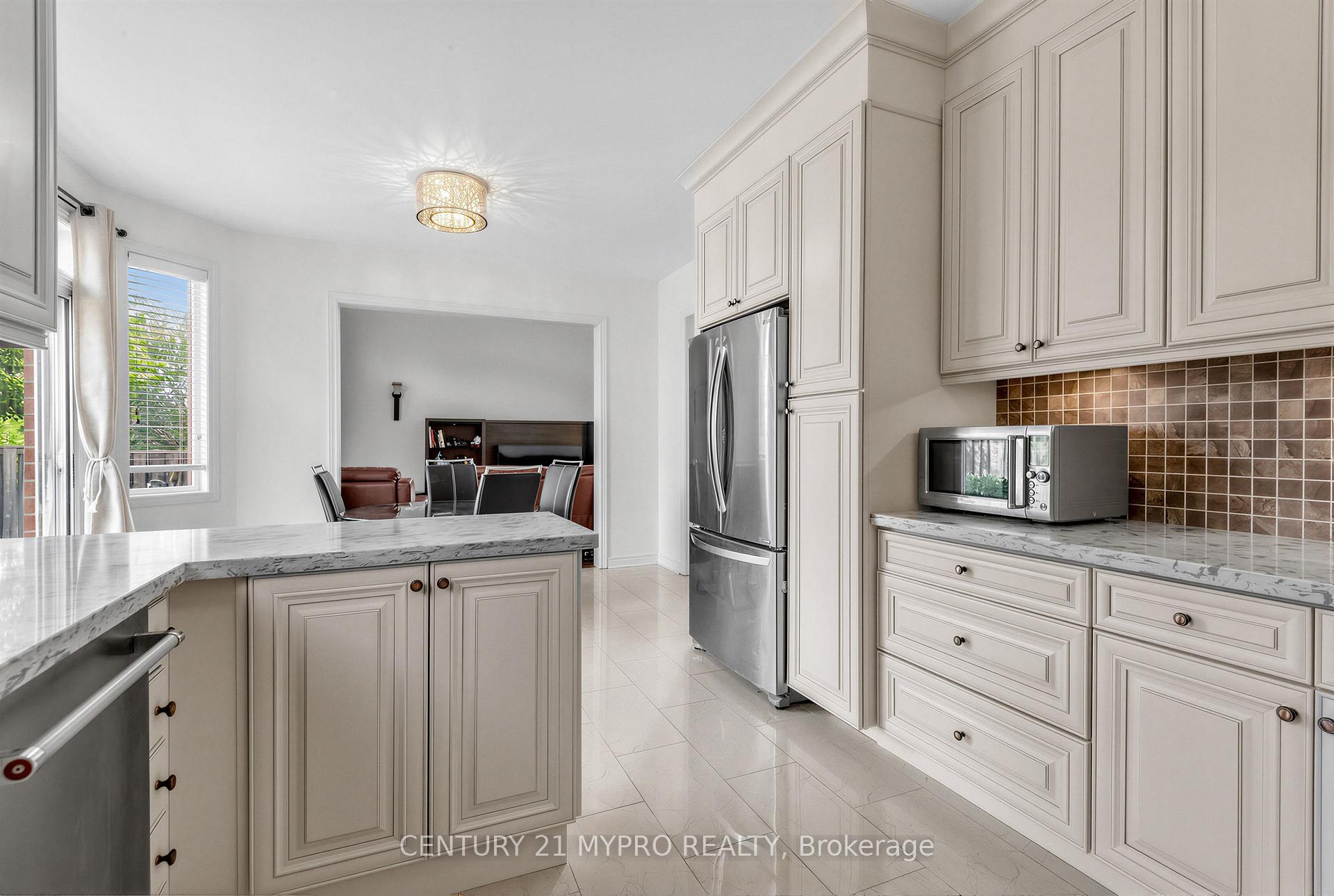Photo 23 of 250 Summeridge Drive, Vaughan, Patterson — HOMEH