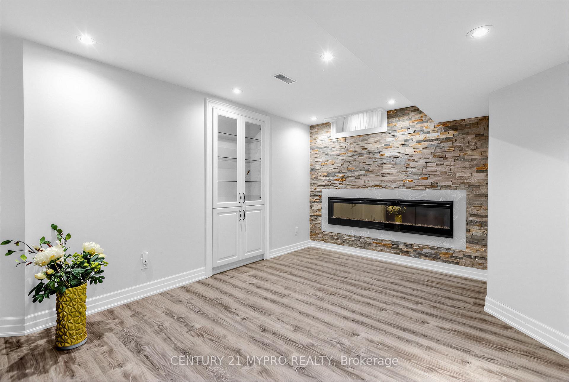 Photo 39 of 250 Summeridge Drive, Vaughan, Patterson — HOMEH