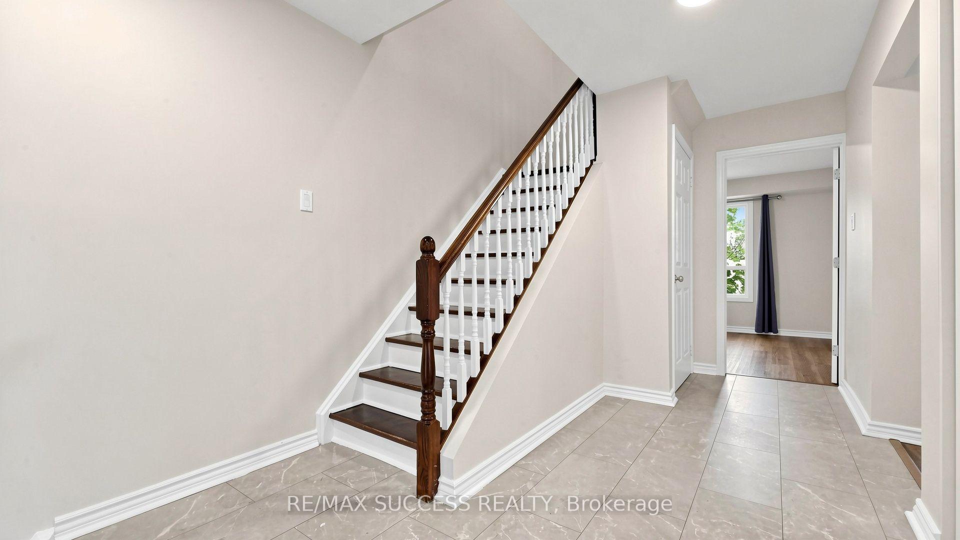 Photo 4 of Unit 44, 5536 Montevideo Road, Mississauga, Meadowvale — HOMEH