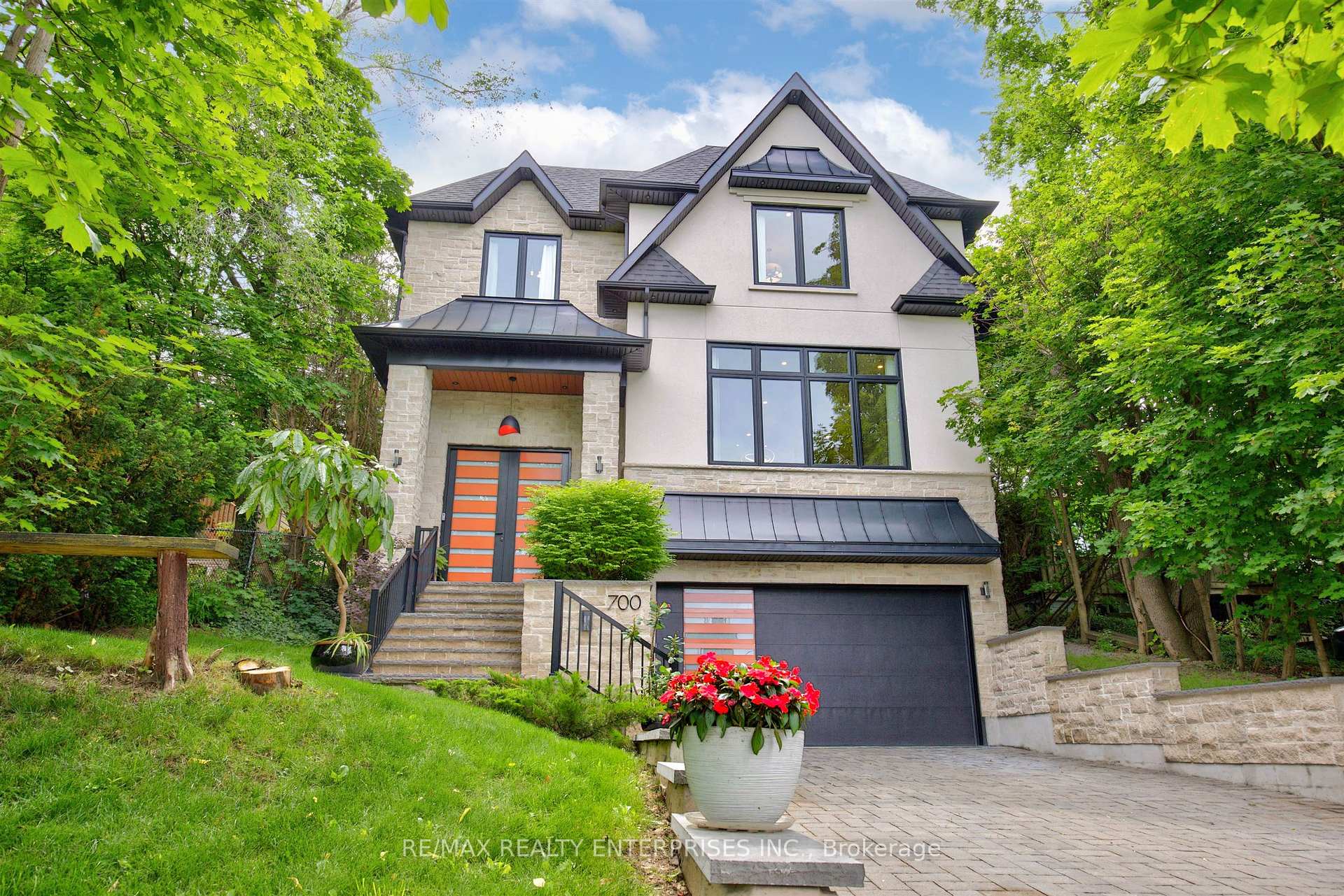 Photo 5 of 700 Hillcrest Road, Pickering, West Shore — HOMEH
