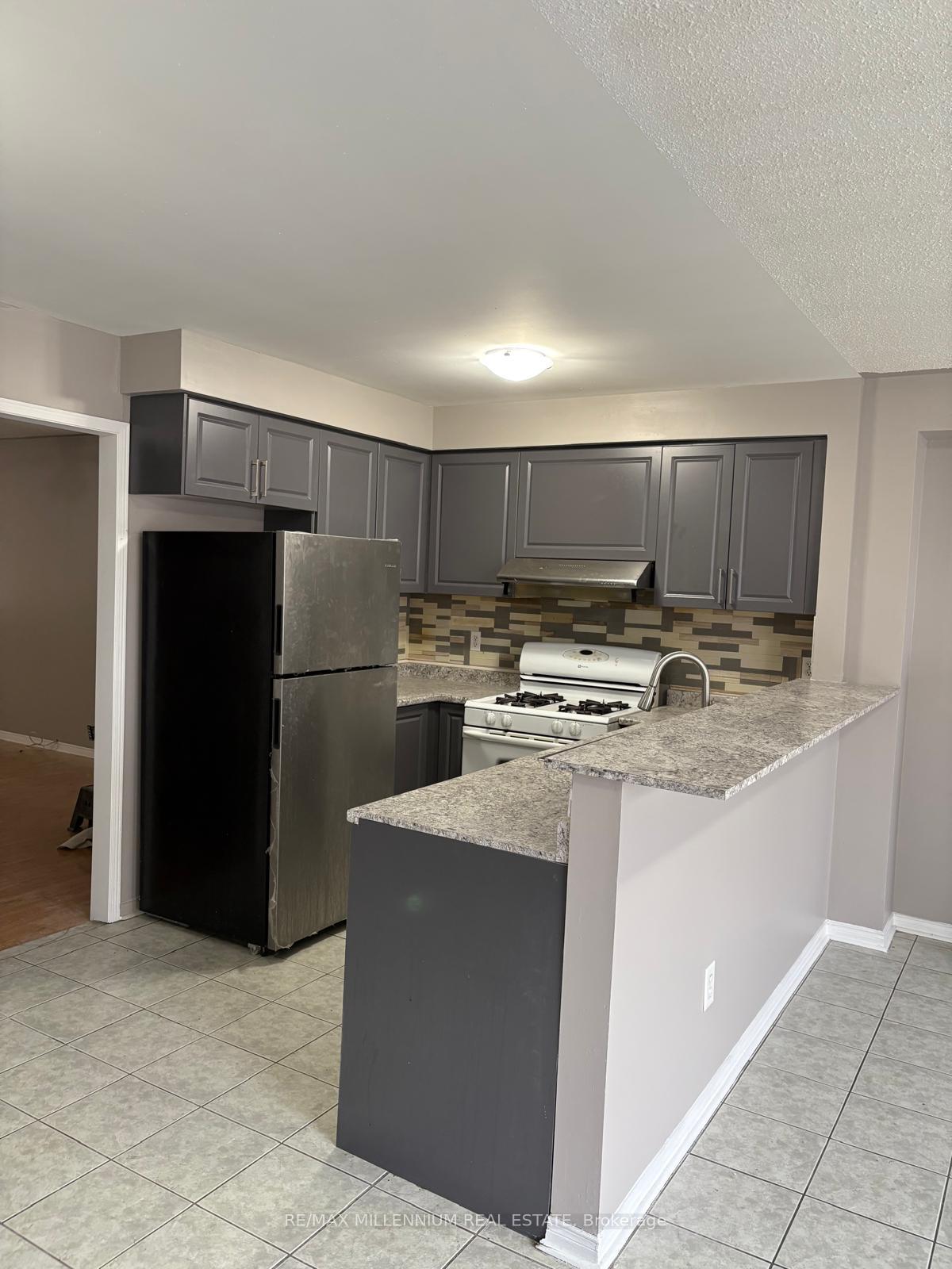 Photo 3 of 29 Needlewood Avenue, Brampton, Sandringham-Wellington — HOMEH