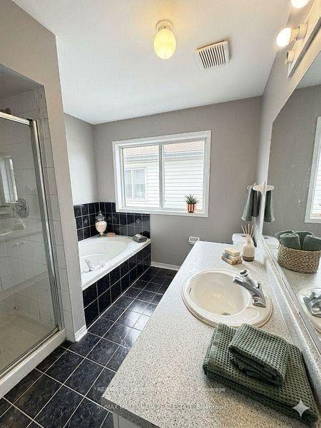 Photo 6 of 29 Needlewood Avenue, Brampton, Sandringham-Wellington — HOMEH