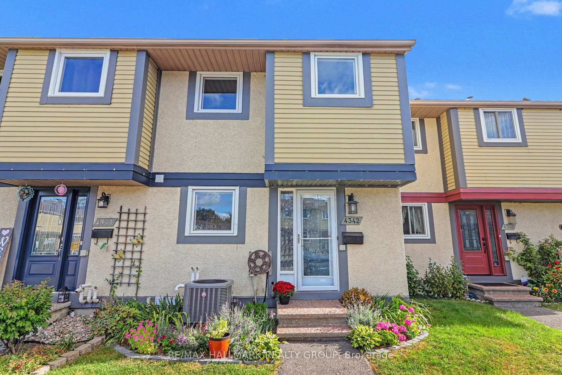 Photo 1 of 4342 Meadowvale Lane, Ottawa, Pineview — HOMEH