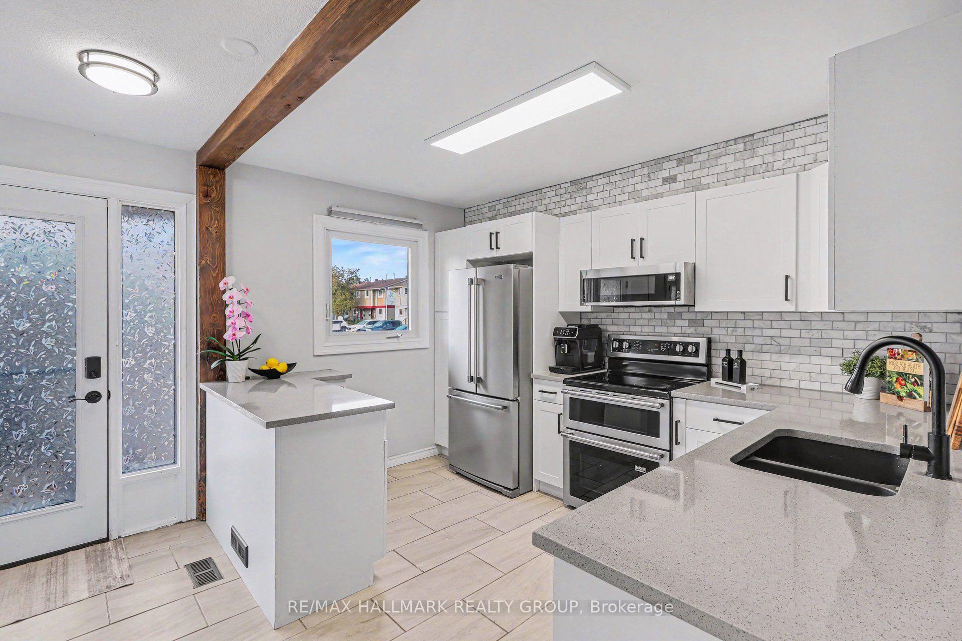 Photo 7 of 4342 Meadowvale Lane, Ottawa, Pineview — HOMEH
