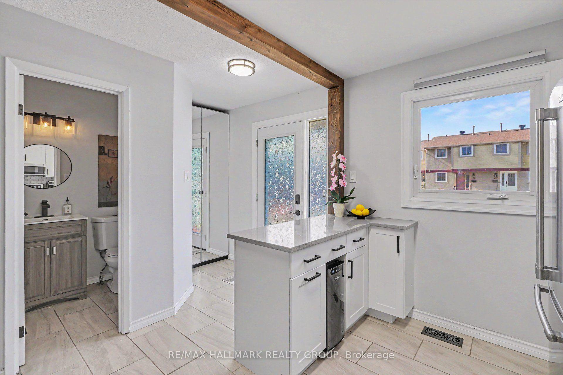 Photo 9 of 4342 Meadowvale Lane, Ottawa, Pineview — HOMEH