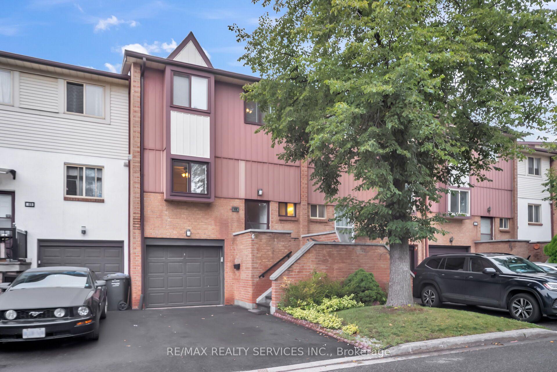Photo 3 of Unit 68, 68 Baronwood Court, Brampton, Brampton North — HOMEH