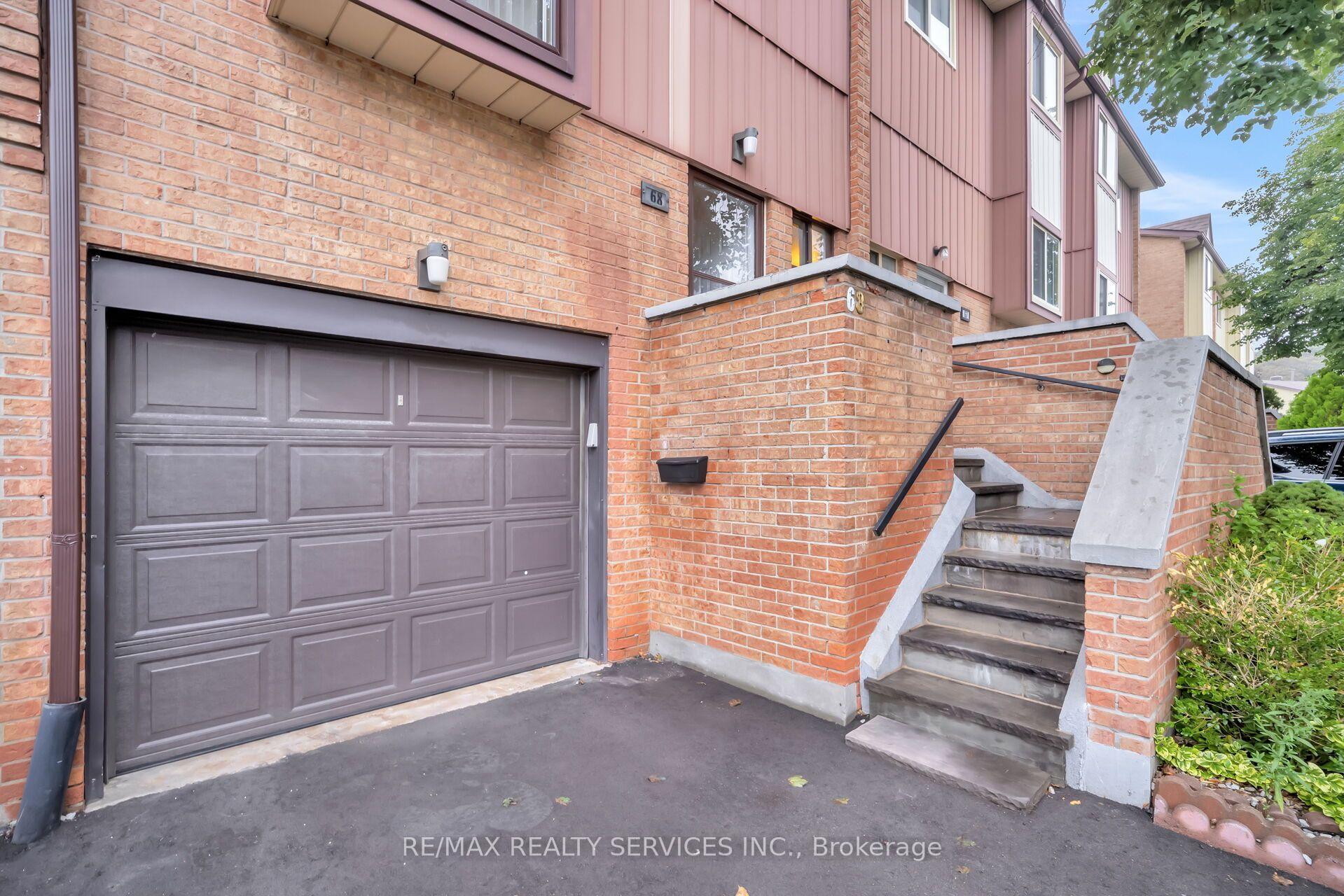 Photo 4 of Unit 68, 68 Baronwood Court, Brampton, Brampton North — HOMEH