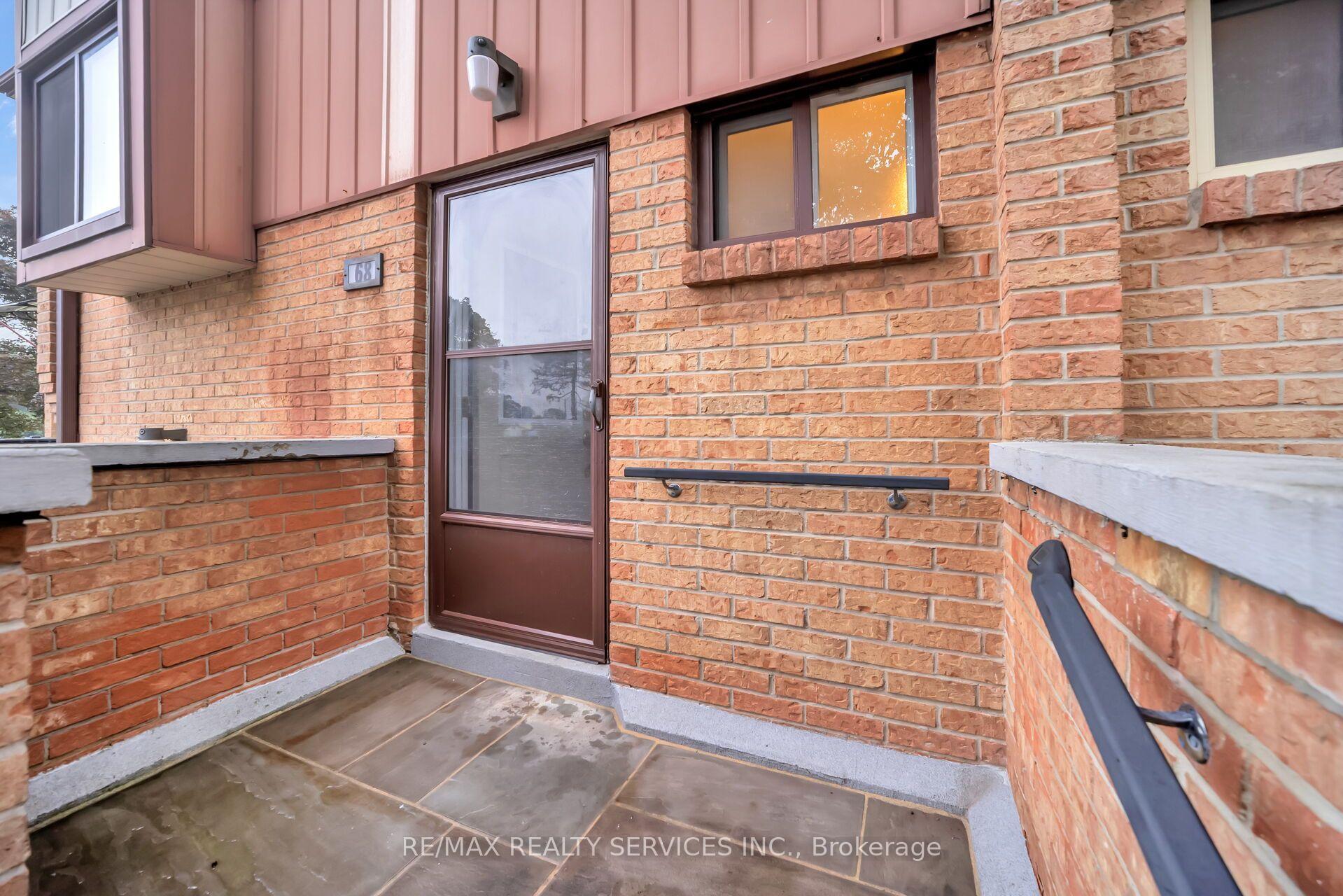 Photo 5 of Unit 68, 68 Baronwood Court, Brampton, Brampton North — HOMEH