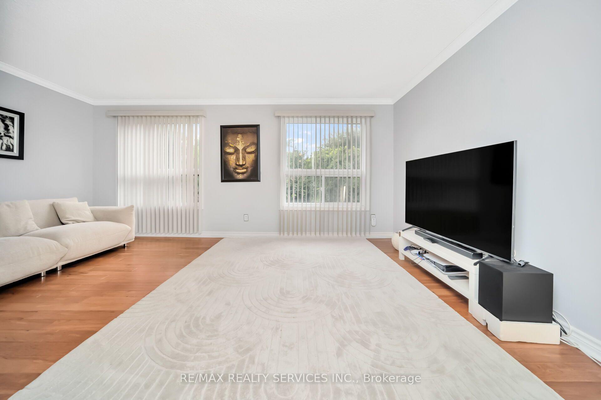 Photo 8 of Unit 68, 68 Baronwood Court, Brampton, Brampton North — HOMEH