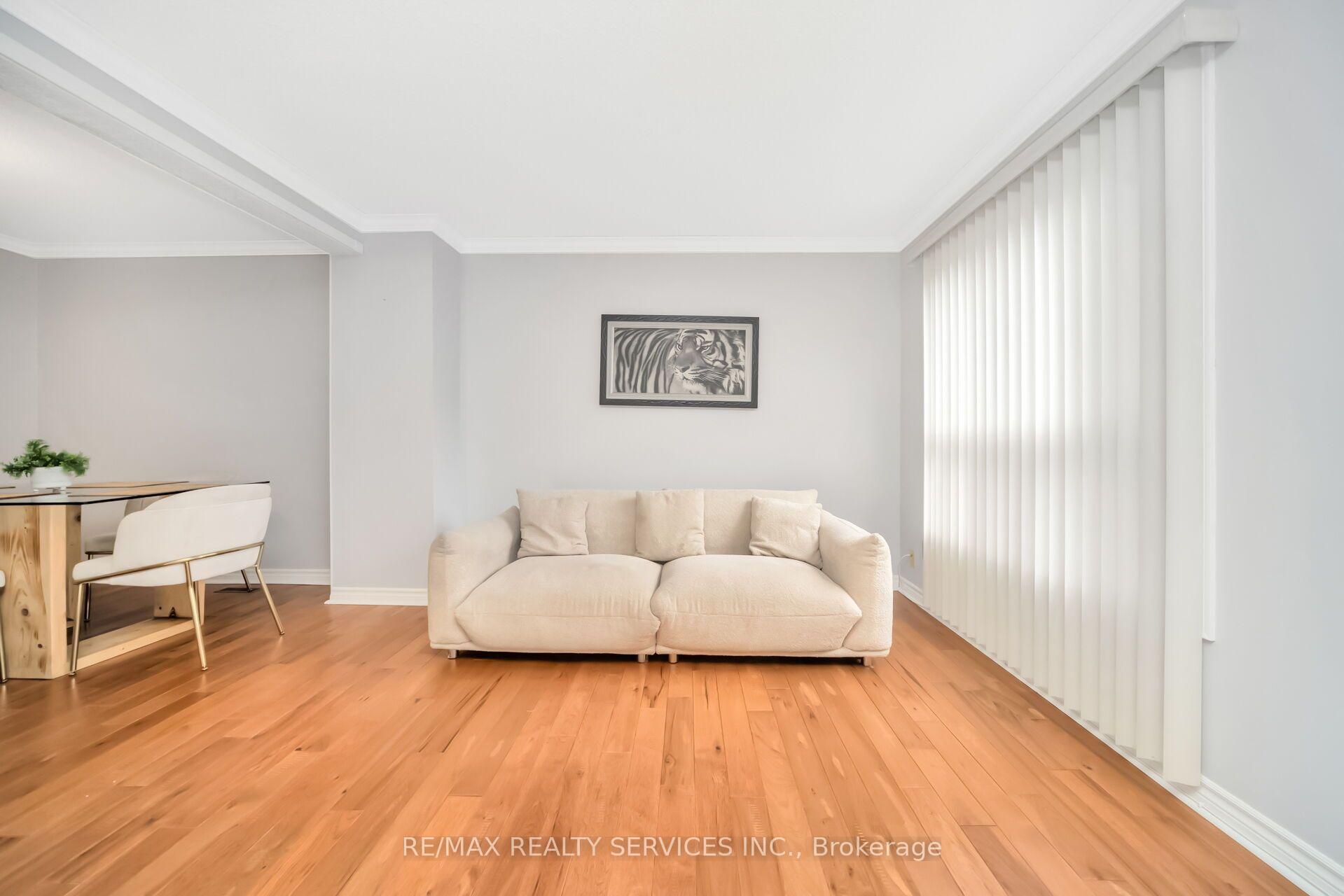 Photo 10 of Unit 68, 68 Baronwood Court, Brampton, Brampton North — HOMEH