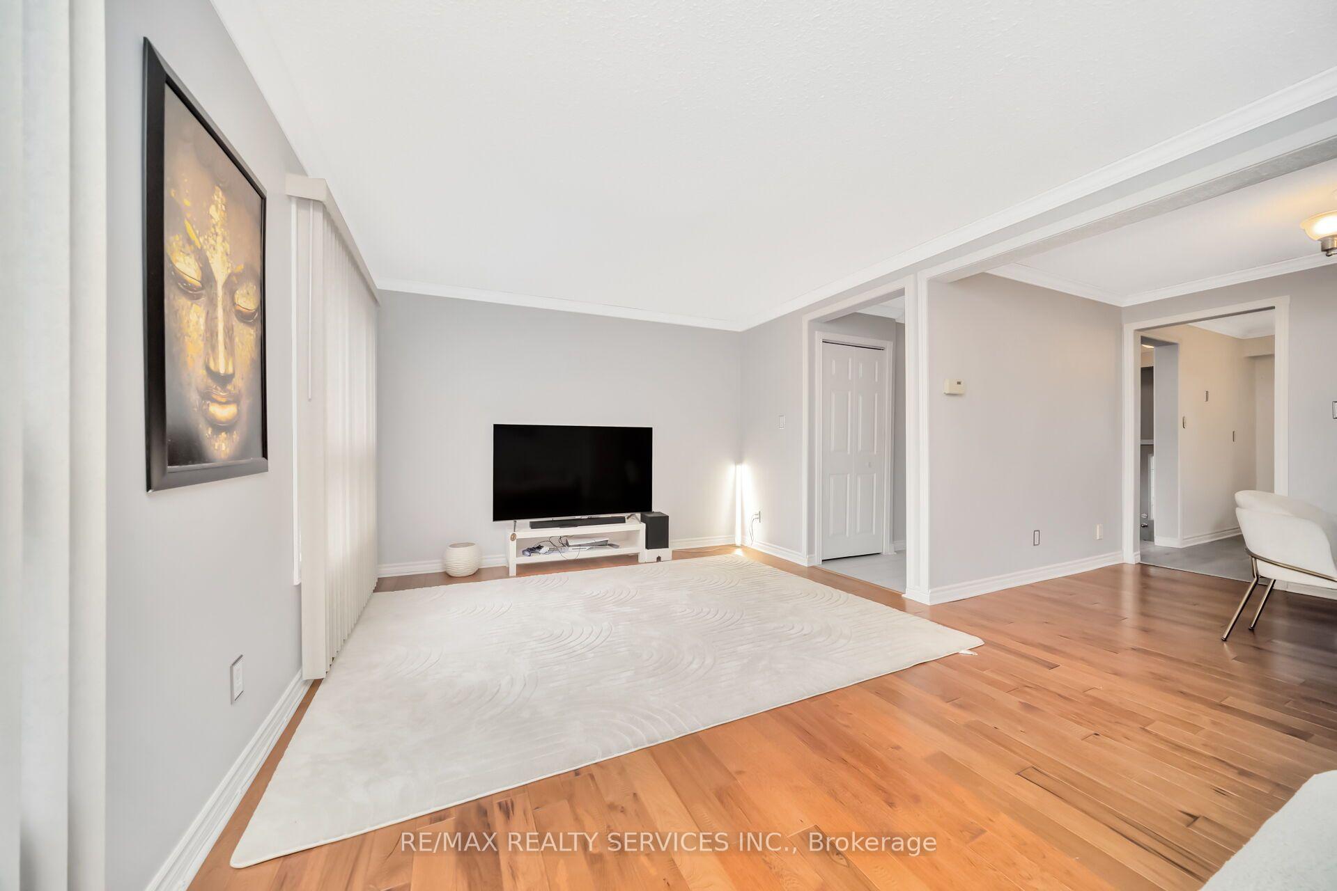 Photo 11 of Unit 68, 68 Baronwood Court, Brampton, Brampton North — HOMEH