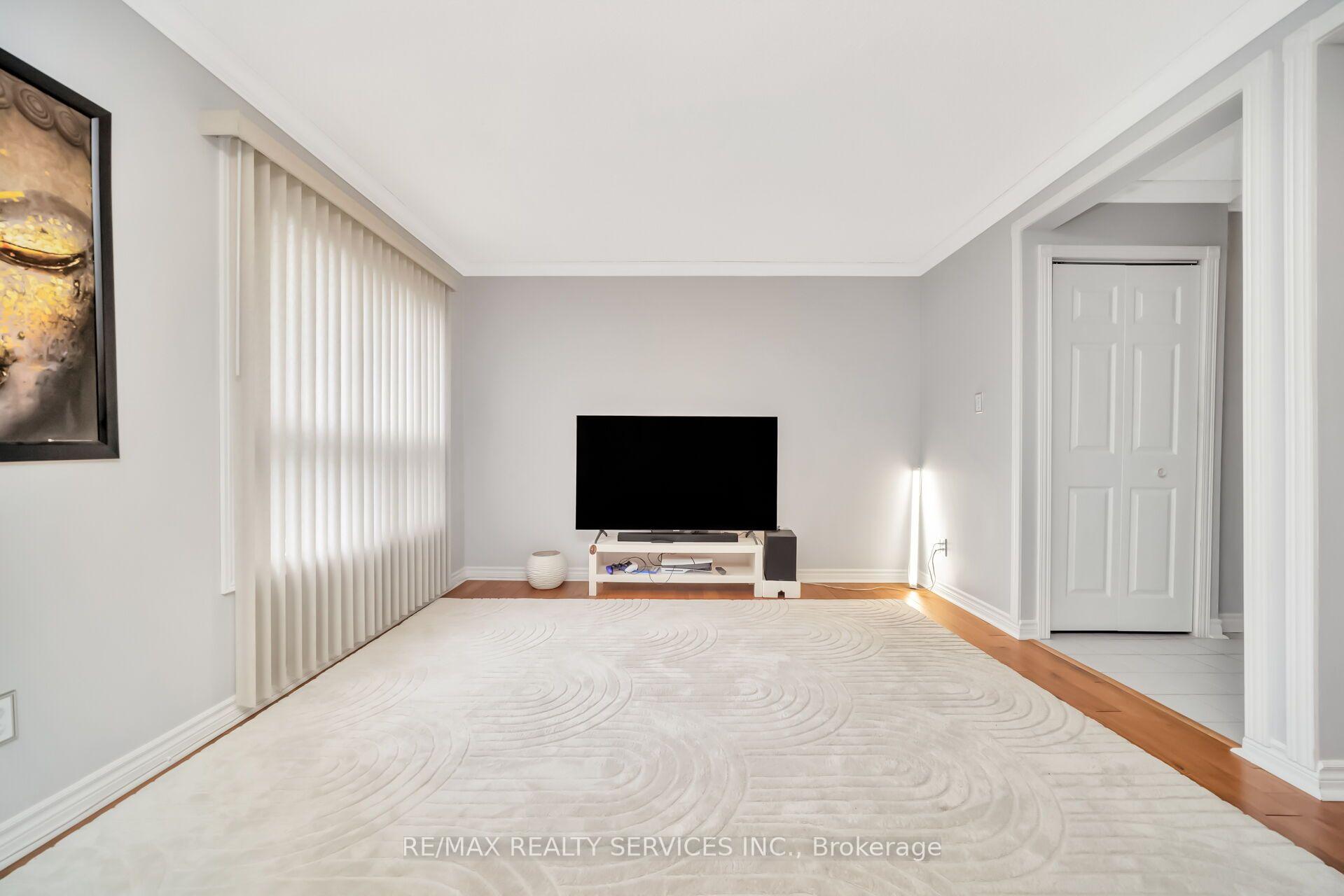 Photo 12 of Unit 68, 68 Baronwood Court, Brampton, Brampton North — HOMEH