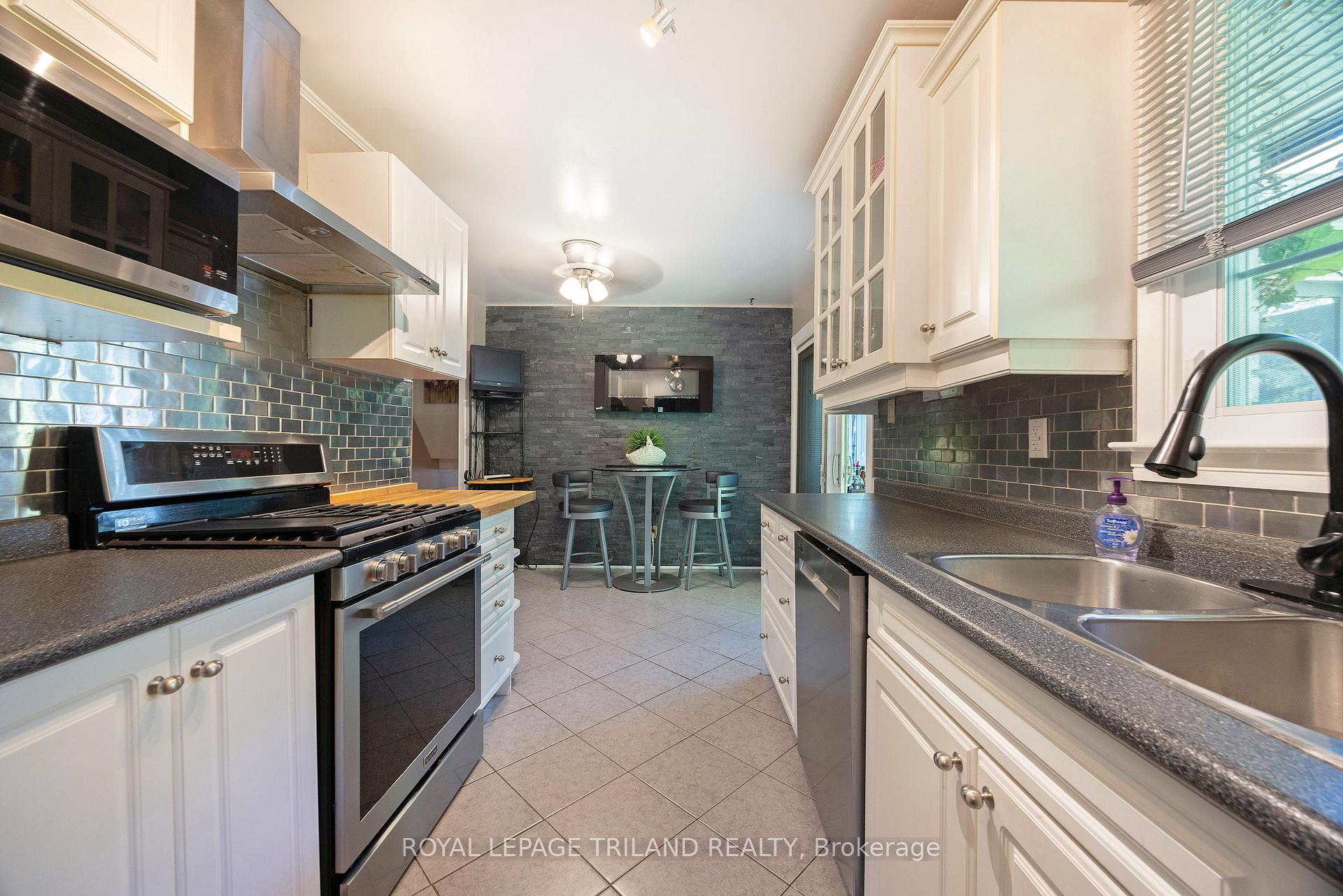 Photo 11 of 1152 Ivanhill Road, London, North L — HOMEH