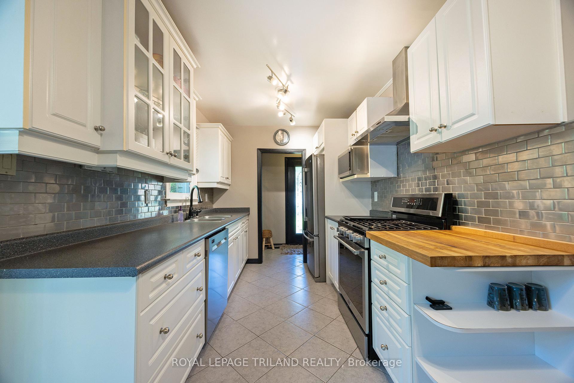 Photo 13 of 1152 Ivanhill Road, London, North L — HOMEH