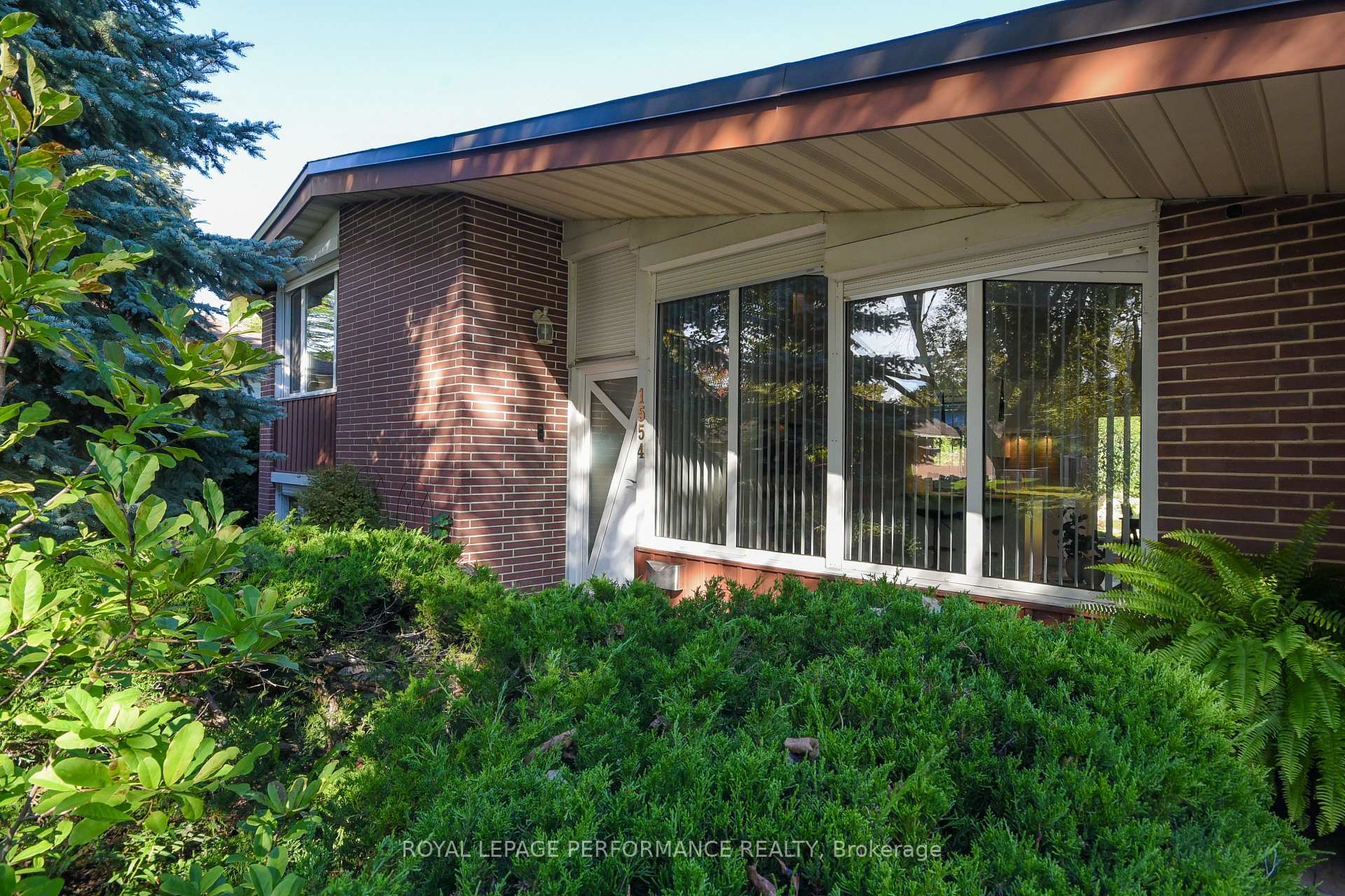 Photo 2 of 1554 Chomley Crescent, Ottawa, Riverview Park — HOMEH