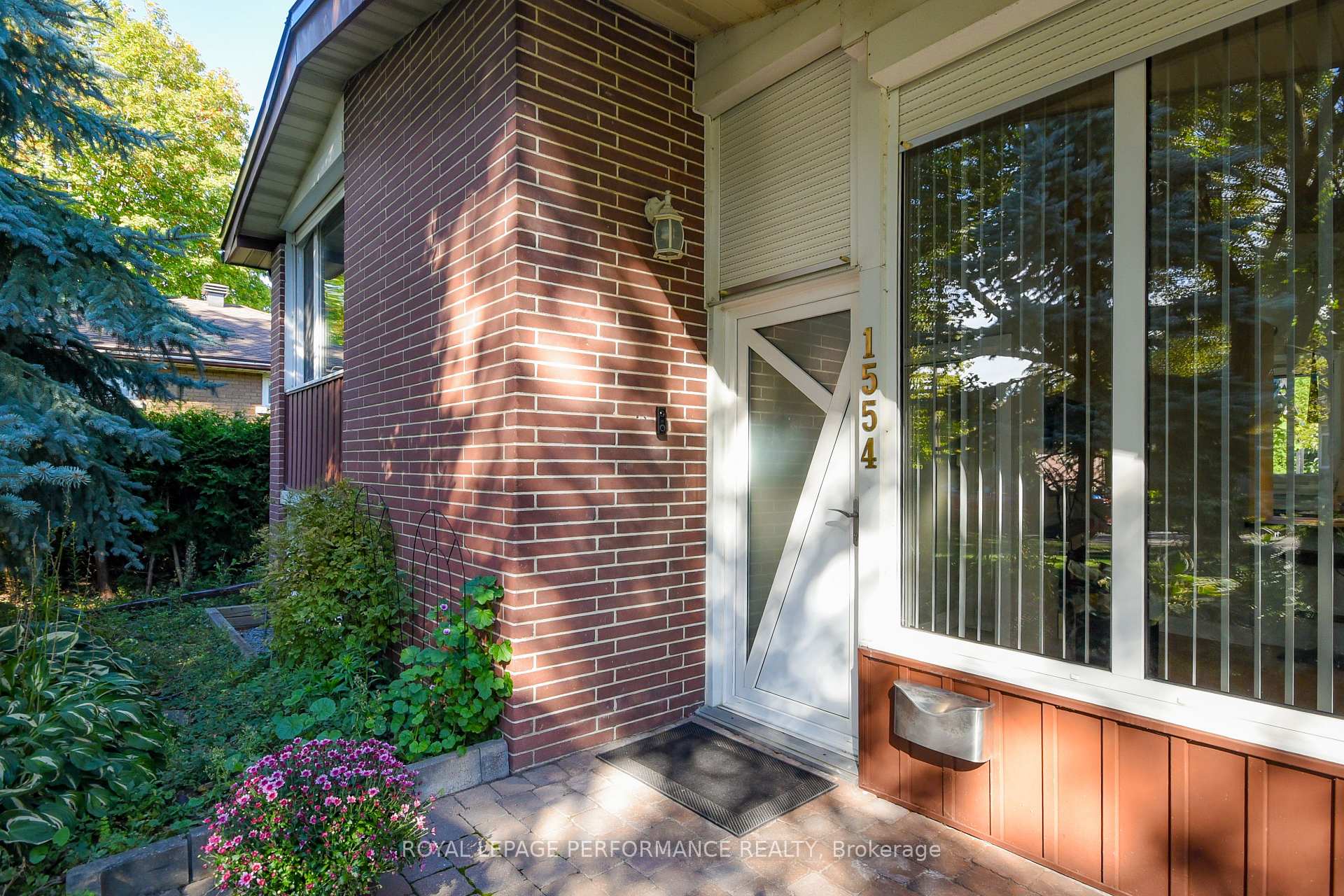 Photo 3 of 1554 Chomley Crescent, Ottawa, Riverview Park — HOMEH