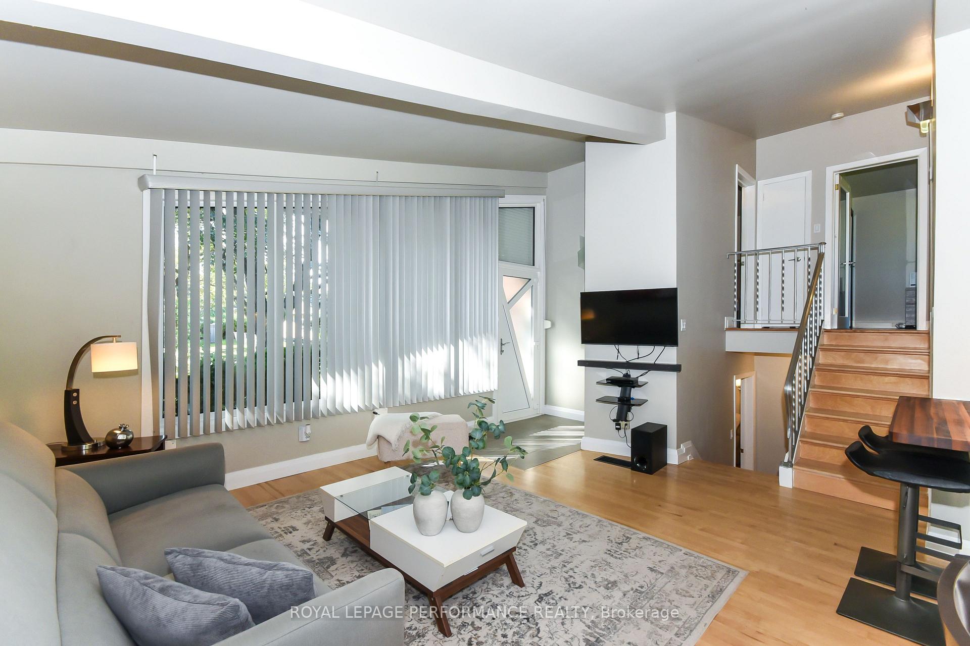 Photo 4 of 1554 Chomley Crescent, Ottawa, Riverview Park — HOMEH