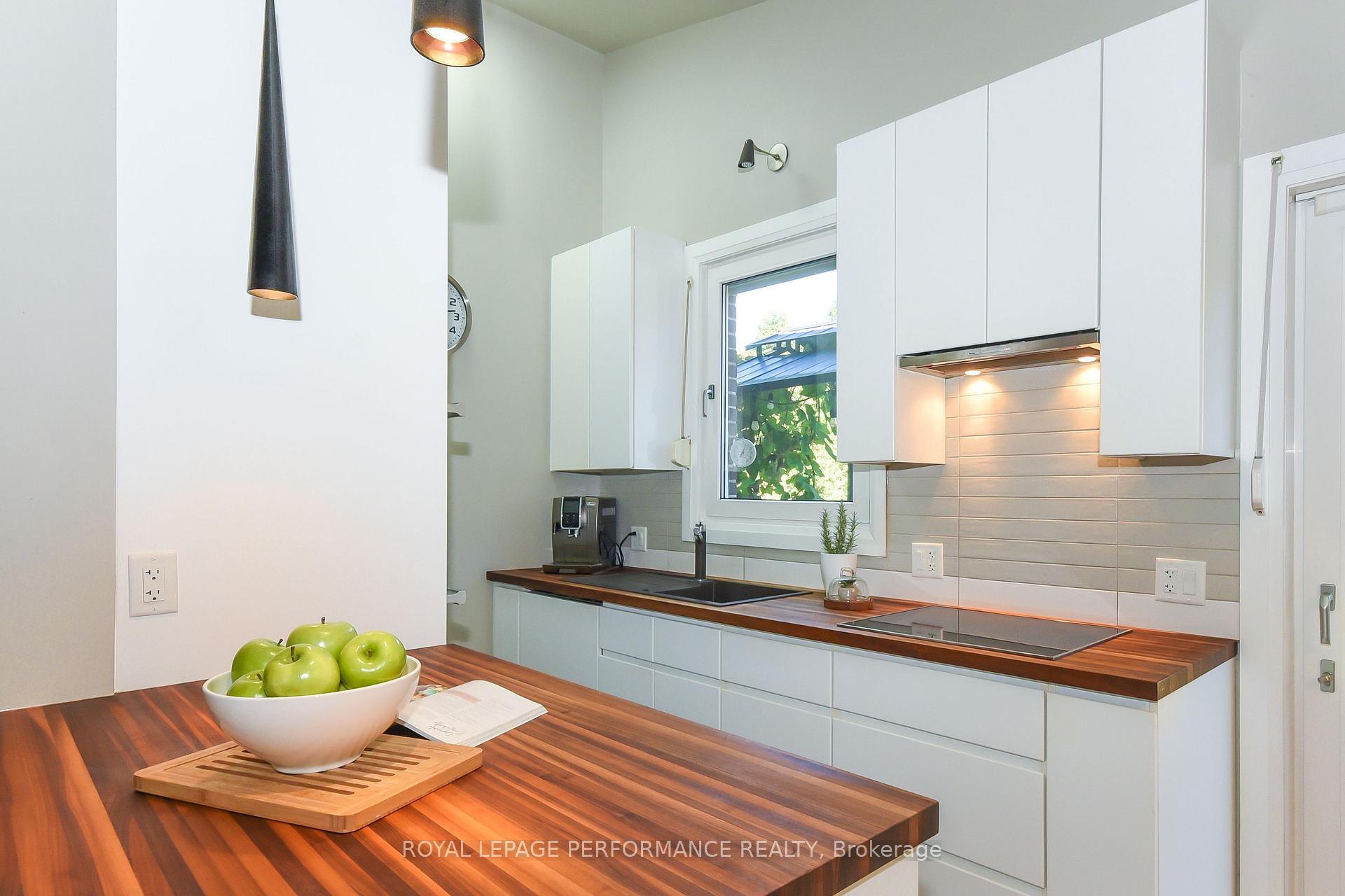 Photo 11 of 1554 Chomley Crescent, Ottawa, Riverview Park — HOMEH