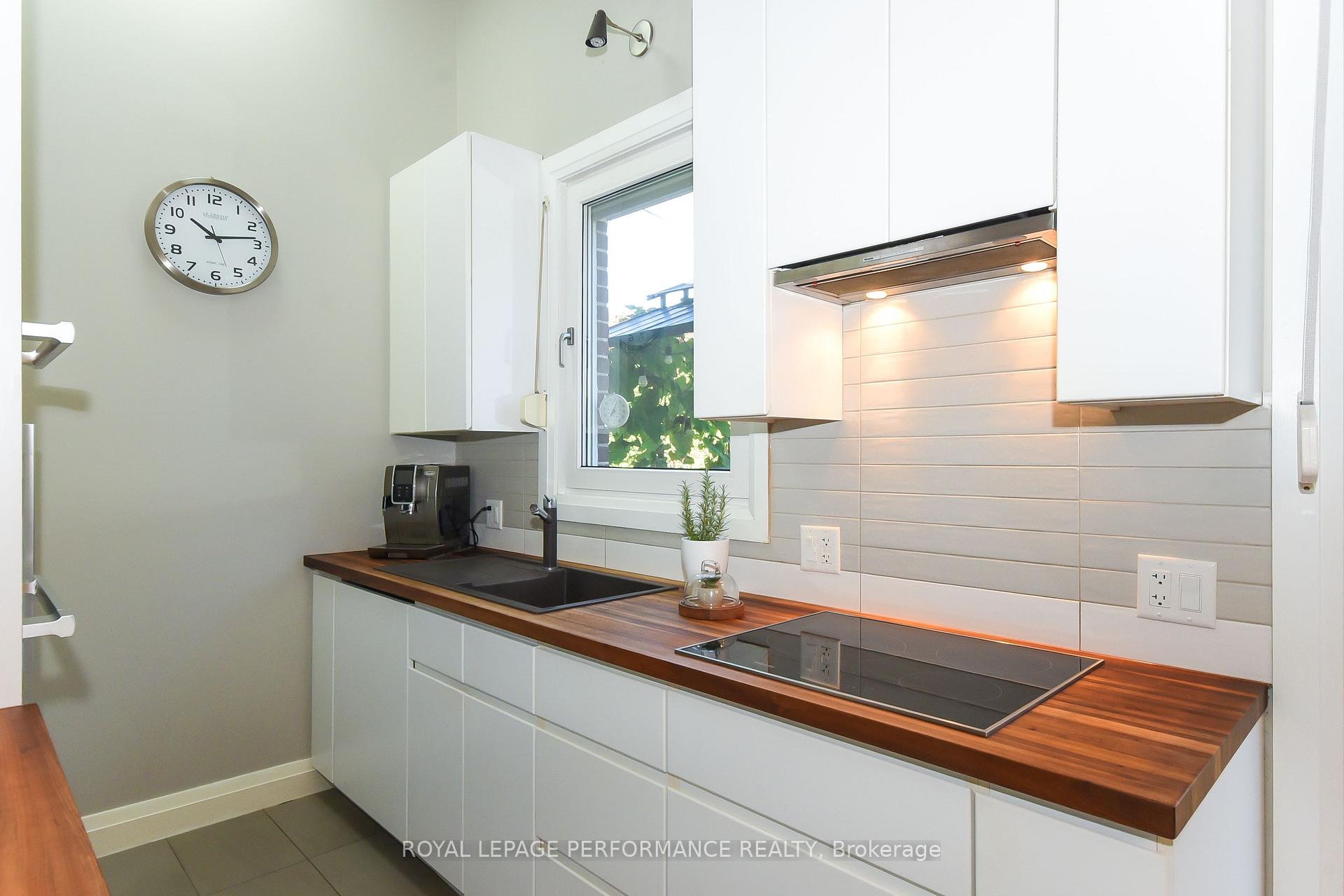 Photo 12 of 1554 Chomley Crescent, Ottawa, Riverview Park — HOMEH