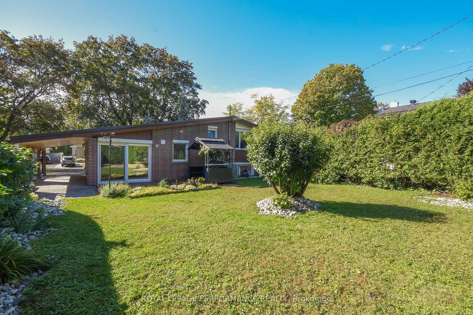 Photo 32 of 1554 Chomley Crescent, Ottawa, Riverview Park — HOMEH