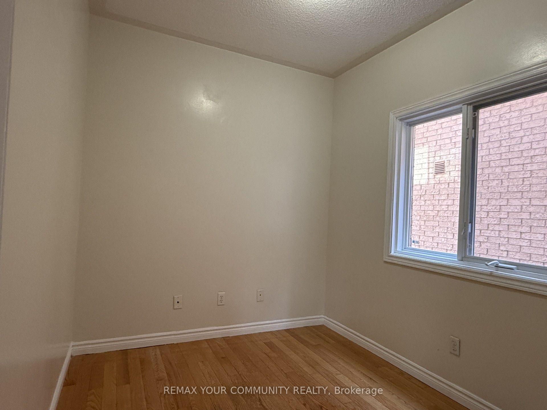 Photo 3 of Unit 9, 530 Driftcurrent Drive, Mississauga, Hurontario — HOMEH
