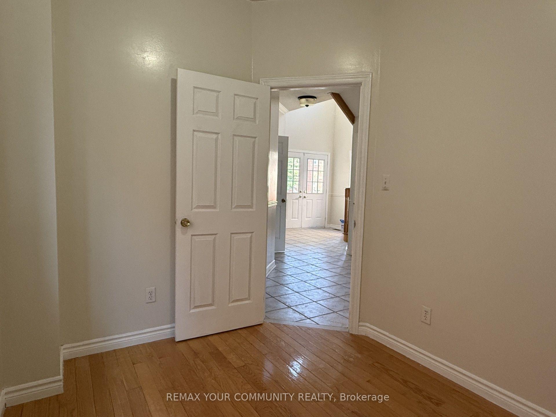 Photo 4 of Unit 9, 530 Driftcurrent Drive, Mississauga, Hurontario — HOMEH