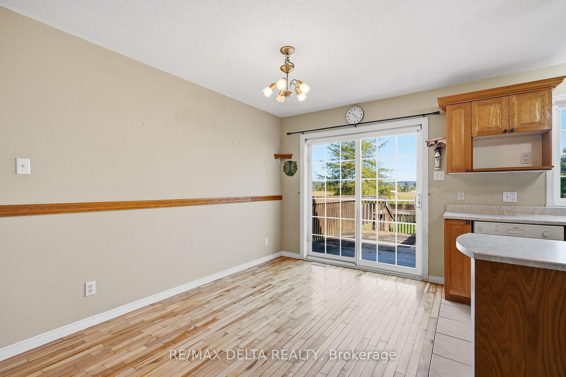 Photo 8 of 851 Nelson Street W, Hawkesbury, Hawkesbury — HOMEH