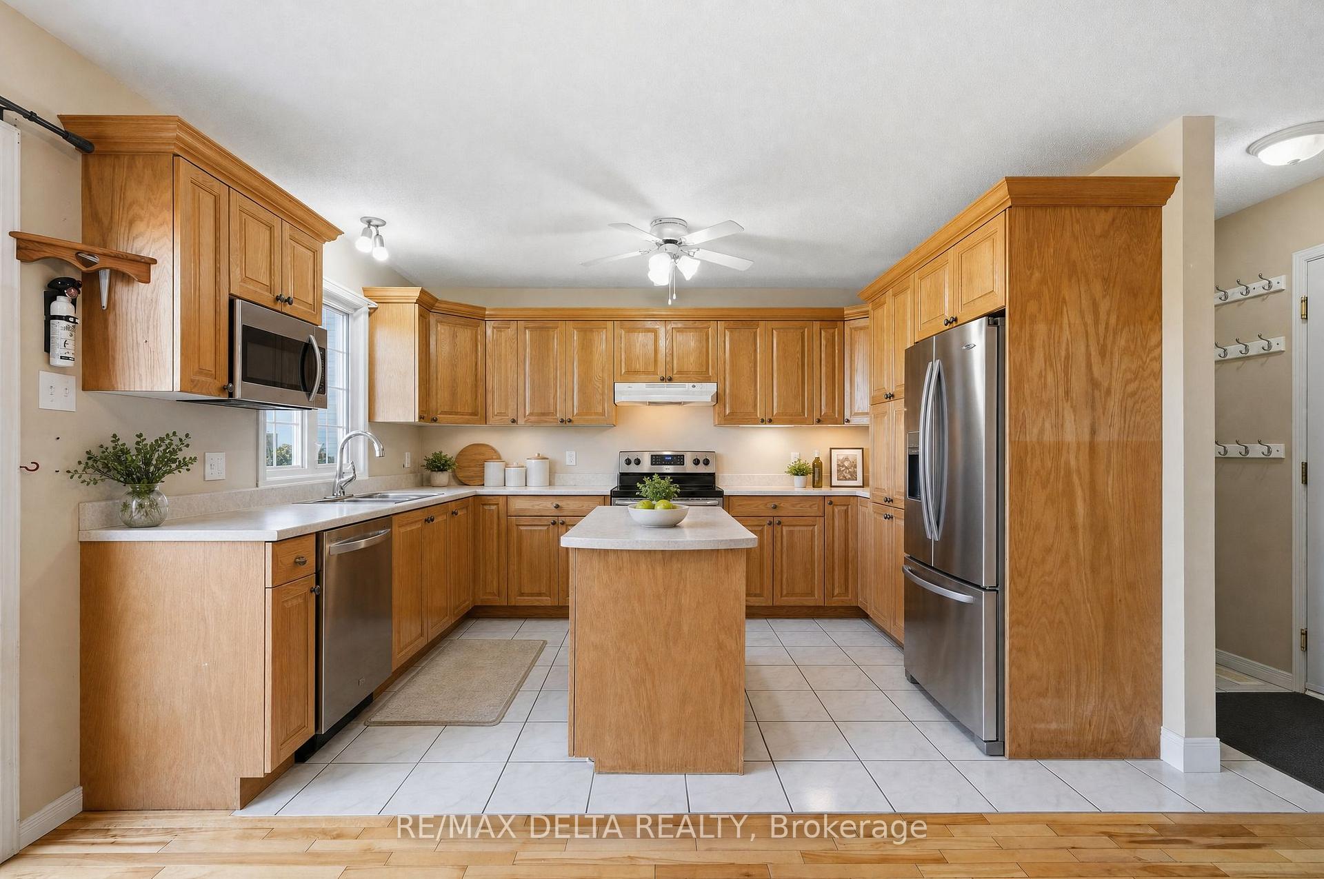 Photo 9 of 851 Nelson Street W, Hawkesbury, Hawkesbury — HOMEH