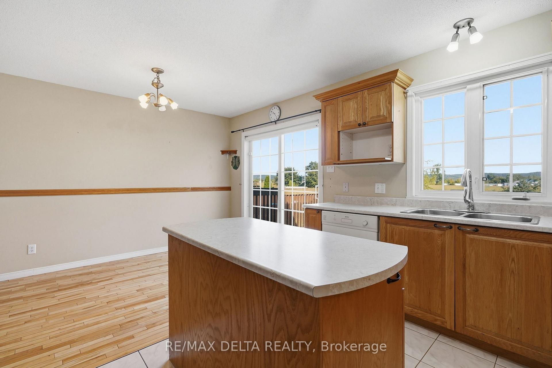 Photo 13 of 851 Nelson Street W, Hawkesbury, Hawkesbury — HOMEH