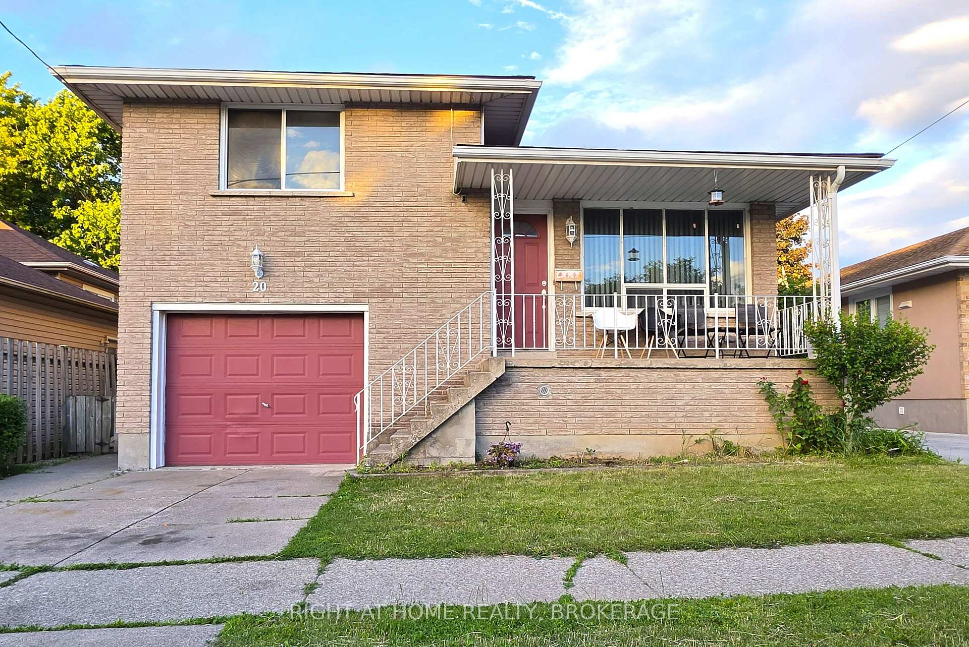 Photo 8 of 20 Augusta Avenue, St. Catharines, Facer — HOMEH