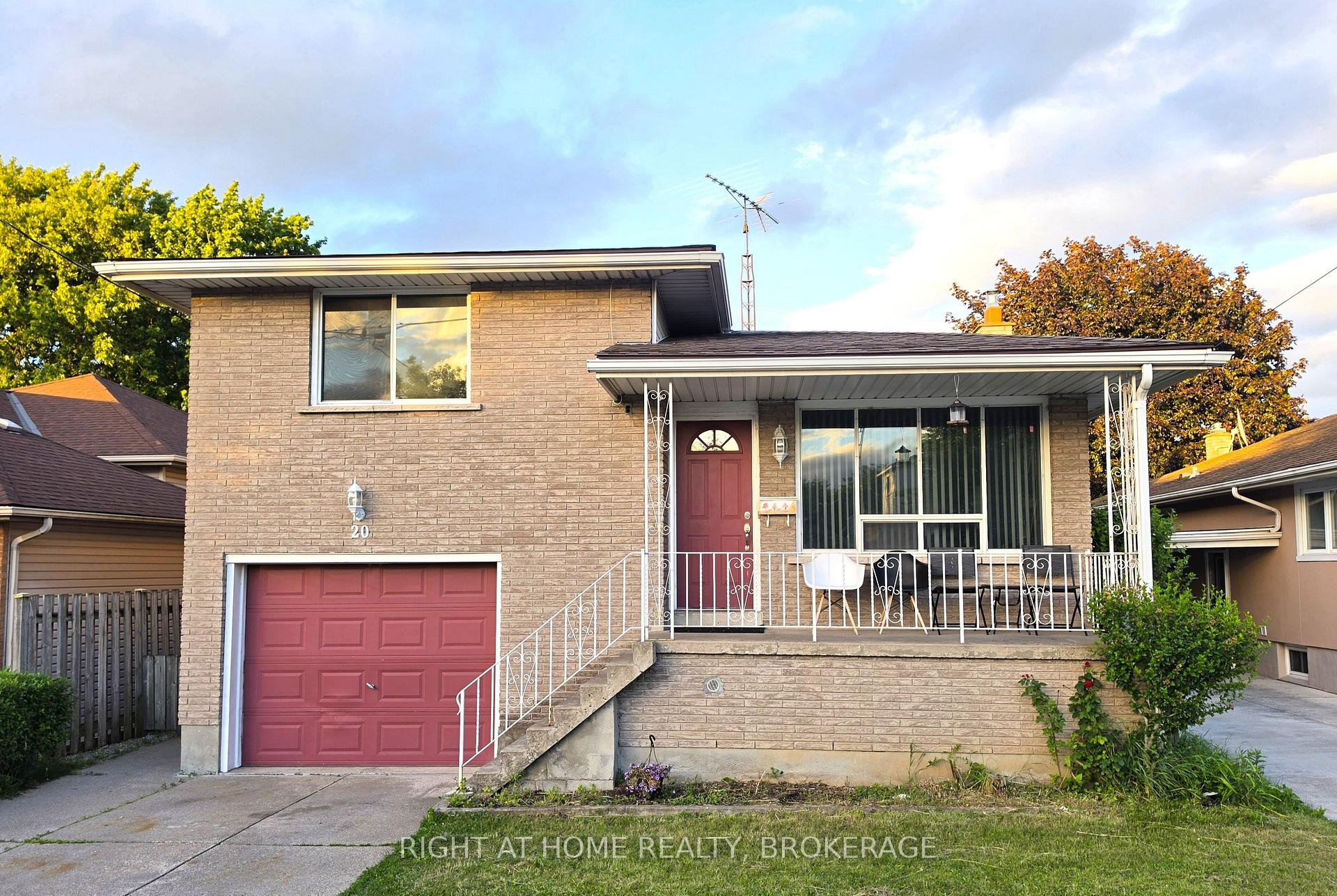 Photo 9 of 20 Augusta Avenue, St. Catharines, Facer — HOMEH
