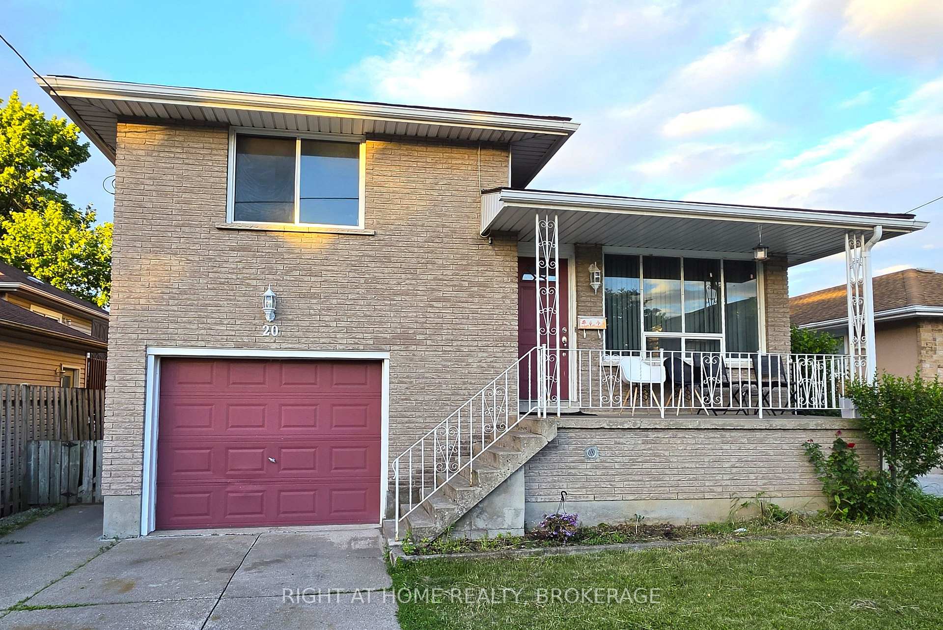 Photo 10 of 20 Augusta Avenue, St. Catharines, Facer — HOMEH